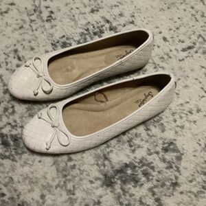 White Seychelles Stella flat quilted Sz 8W